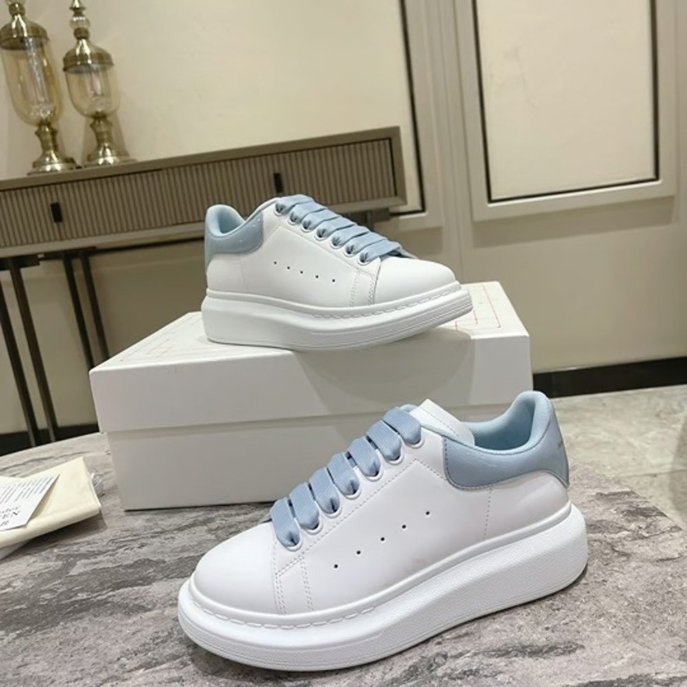 Women's sneakers - Picture 5 of 7